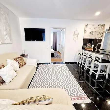 Gemuetliche Am Rhein * קלן