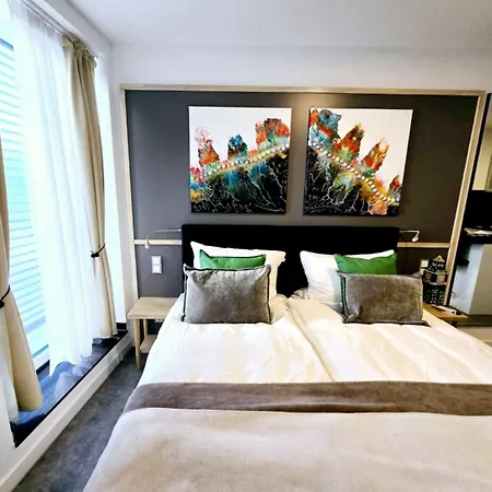 Gemuetliche Am Rhein * Köln