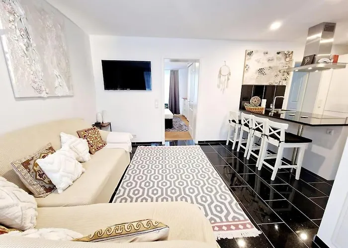 Gemuetliche Am Rhein * كولونيا