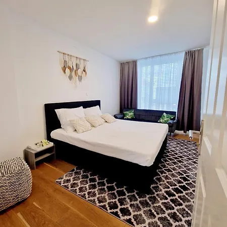 Gemuetliche Am Rhein Cologne